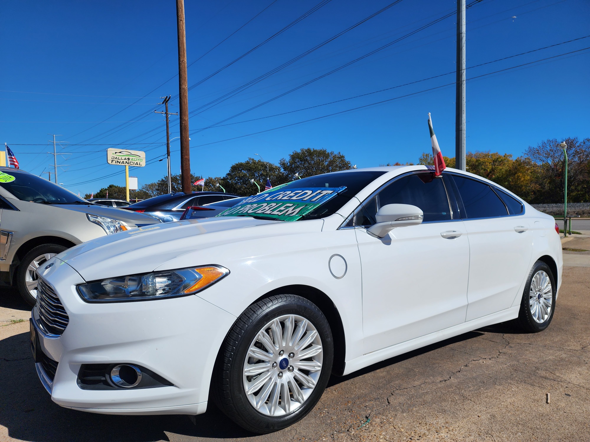 2015 WHITE Ford Fusion Hybrid S (3FA6P0UU3FR) with an 2.0L L4 DOHC 16V HYBRID engine, CVT transmission, located at 2660 S.Garland Avenue, Garland, TX, 75041, (469) 298-3118, 32.885387, -96.656776 - Welcome to DallasAutos4Less, one of the Premier BUY HERE PAY HERE Dealers in the North Dallas Area. We specialize in financing to people with NO CREDIT or BAD CREDIT. We need proof of income, proof of residence, and a ID. Come buy your new car from us today!! This is a 2015 FORD FUSION HYBRID S L - Photo #7